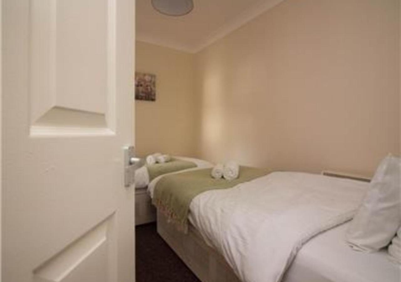 Stayzo Penthouse Accommodation 2- Premier Lodge Southampton Exterior photo